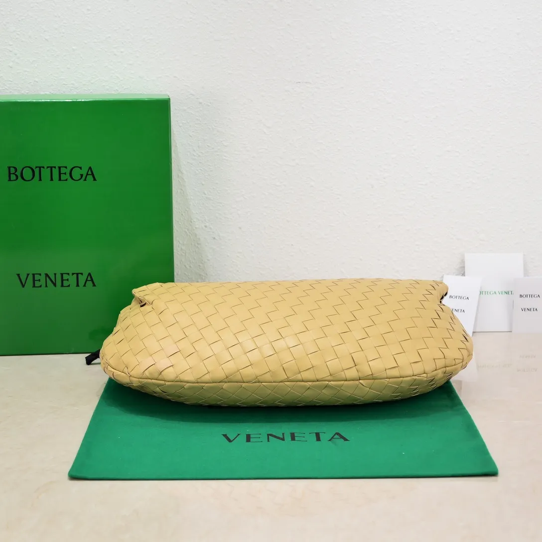 Batch 1860 Early spring new products#, cool style, retro style, full of vitality, free and easy, distinctive personality brings multi-layered charm to daily wardrobe~ 🔝The soft and flowing fabric conveys a soft touch# A relaxed and comfortable feeling is newly interpreted in the silhouette· Croissant woven sheepskin Size: Width 40 Height 48 Thick 16 [6698#]